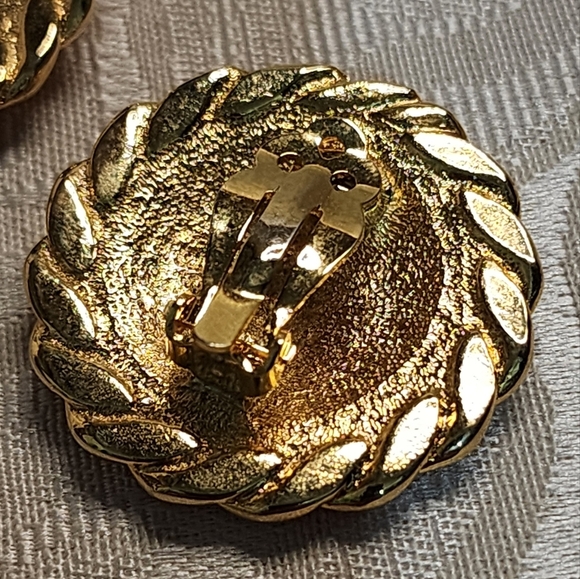 Vintage 1980s Gold-Tone Eagle Anchor Emblem Clip-On Earrings – Military Nautical - Picture 2 of 8